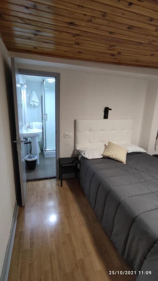 Hostal Ars Puigcerda Bagian luar foto