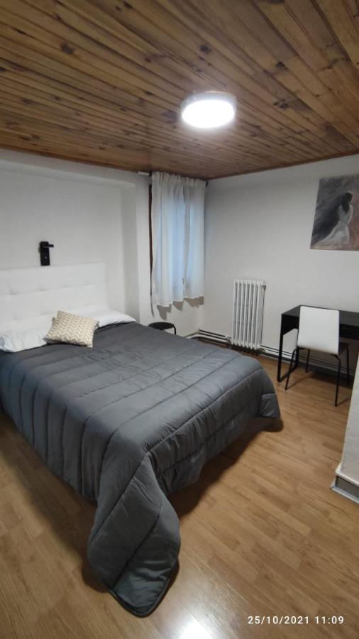 Hostal Ars Puigcerda Bagian luar foto