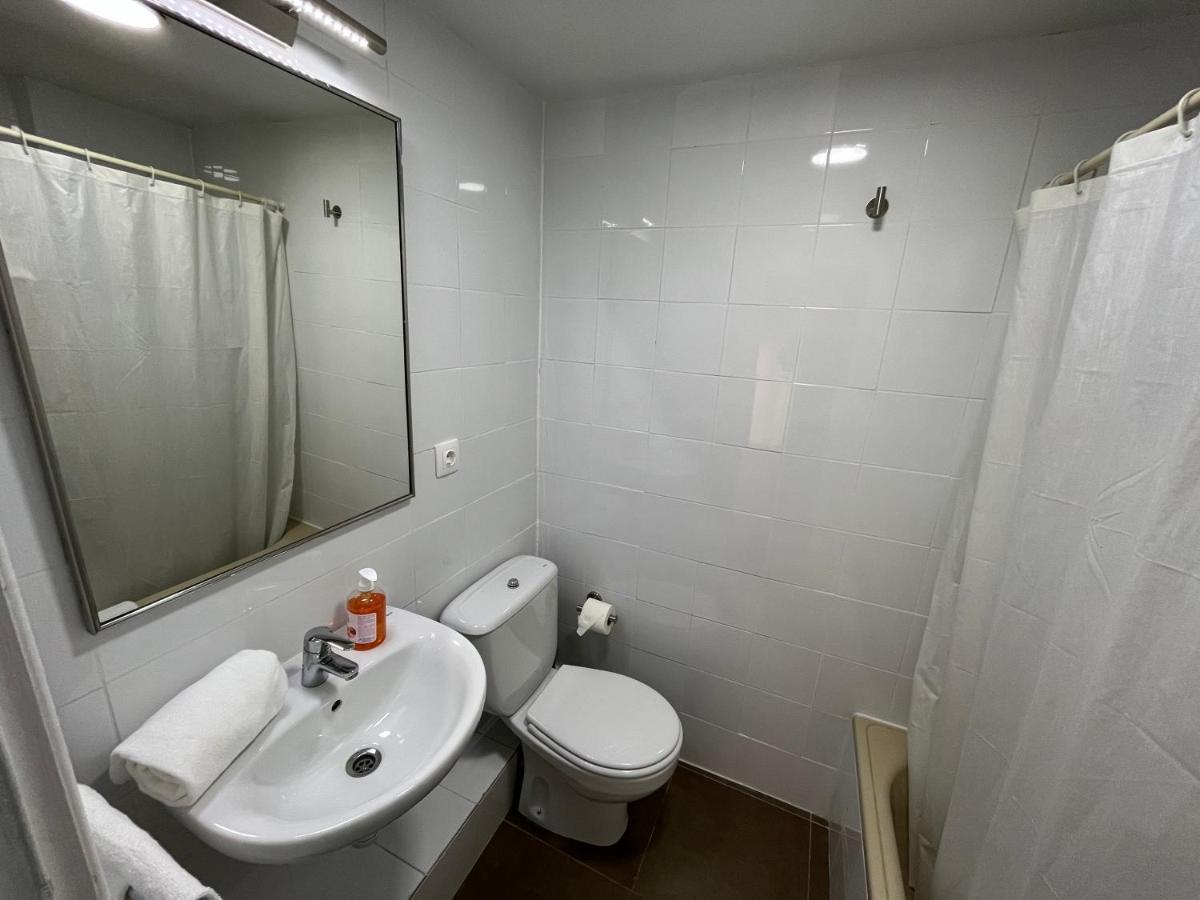 Hostal Ars Puigcerda Bagian luar foto