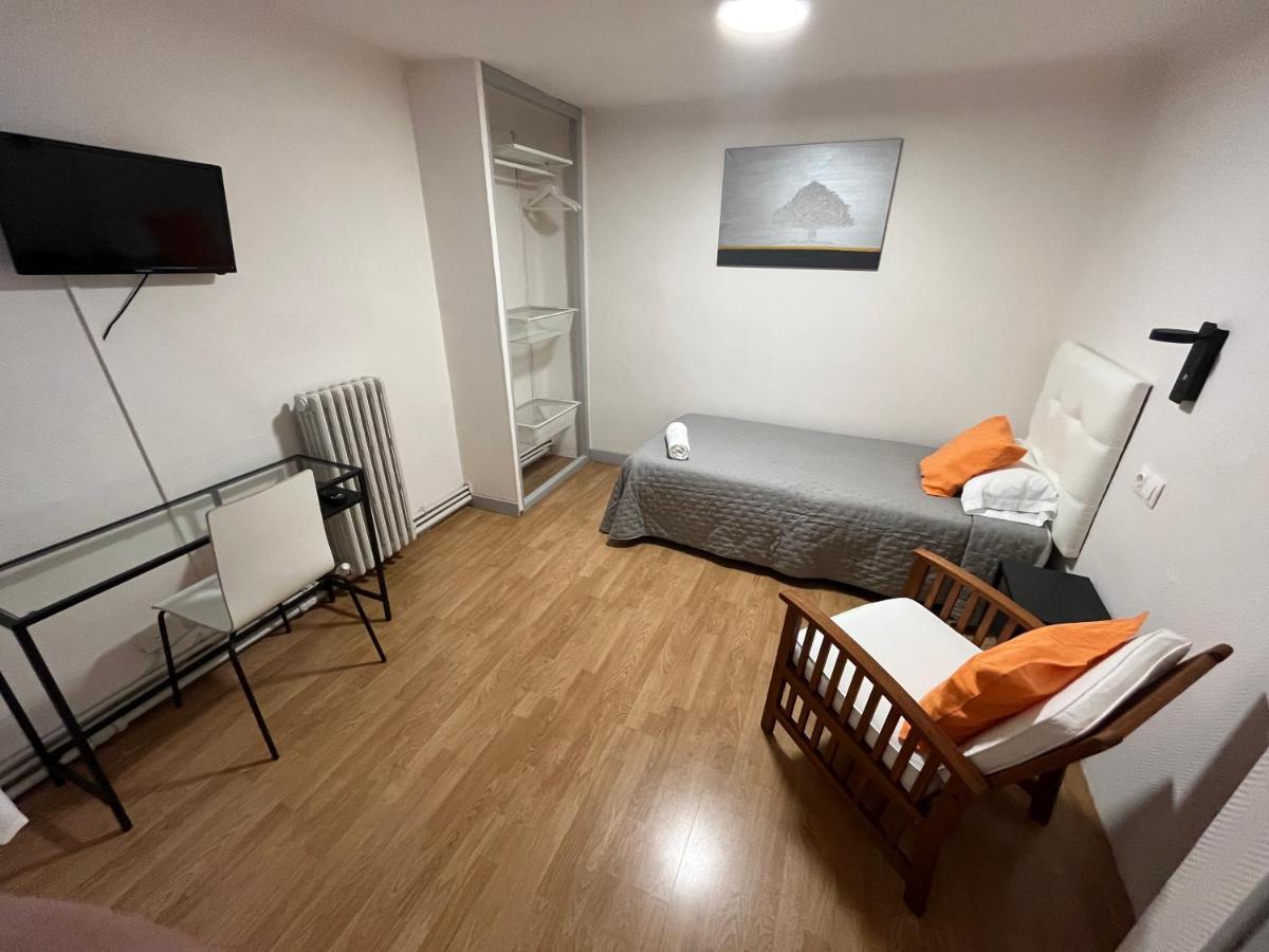 Hostal Ars Puigcerda Bagian luar foto