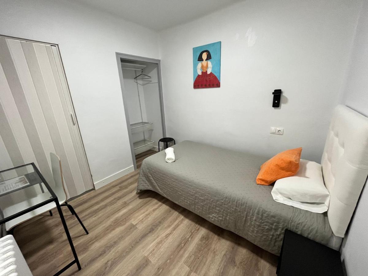 Hostal Ars Puigcerda Bagian luar foto