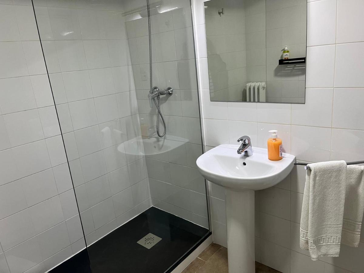 Hostal Ars Puigcerda Bagian luar foto