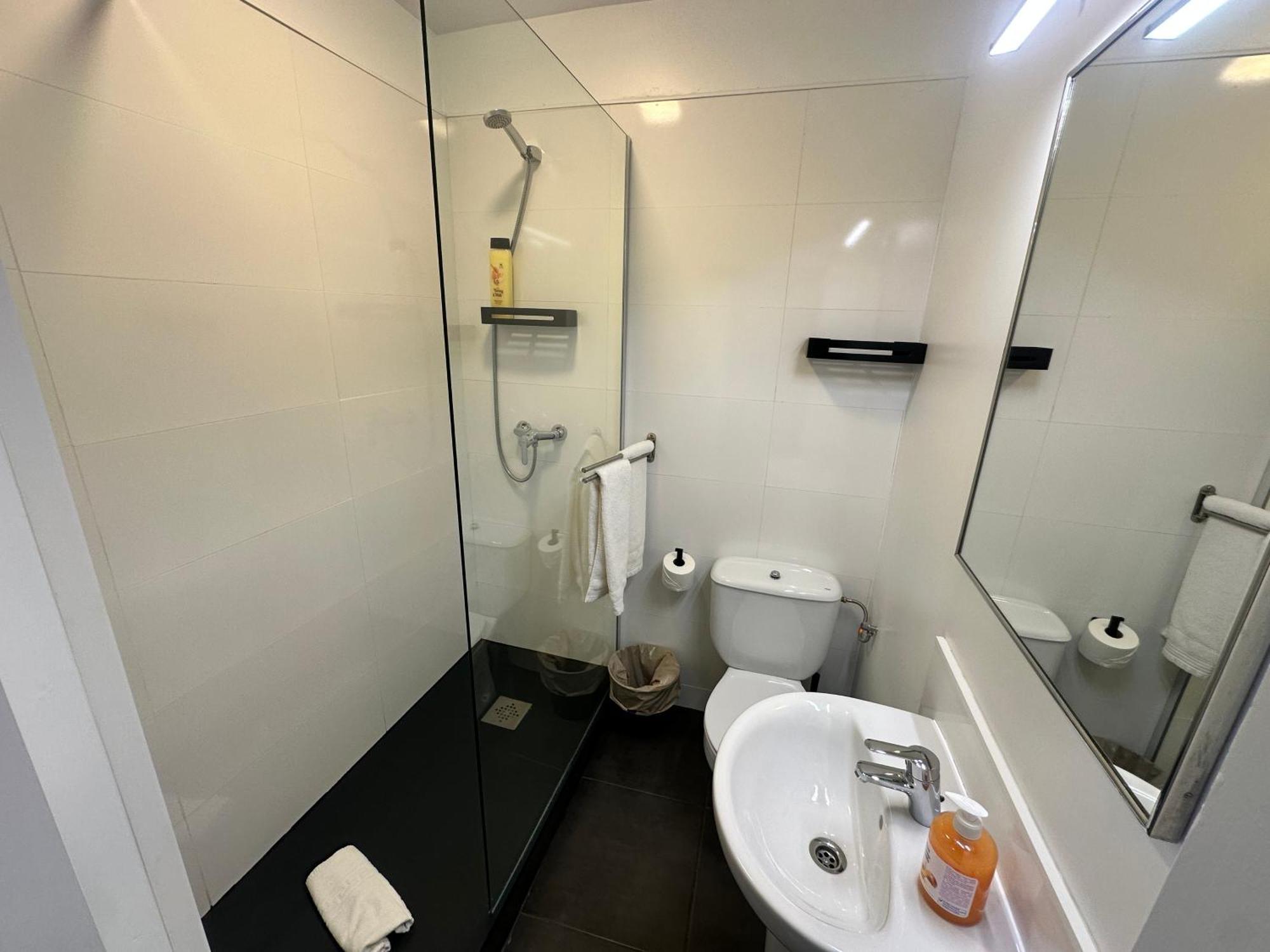 Hostal Ars Puigcerda Bagian luar foto