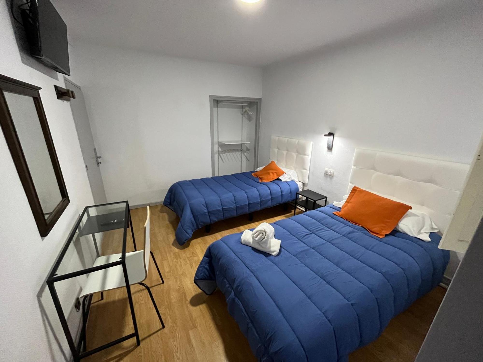 Hostal Ars Puigcerda Bagian luar foto