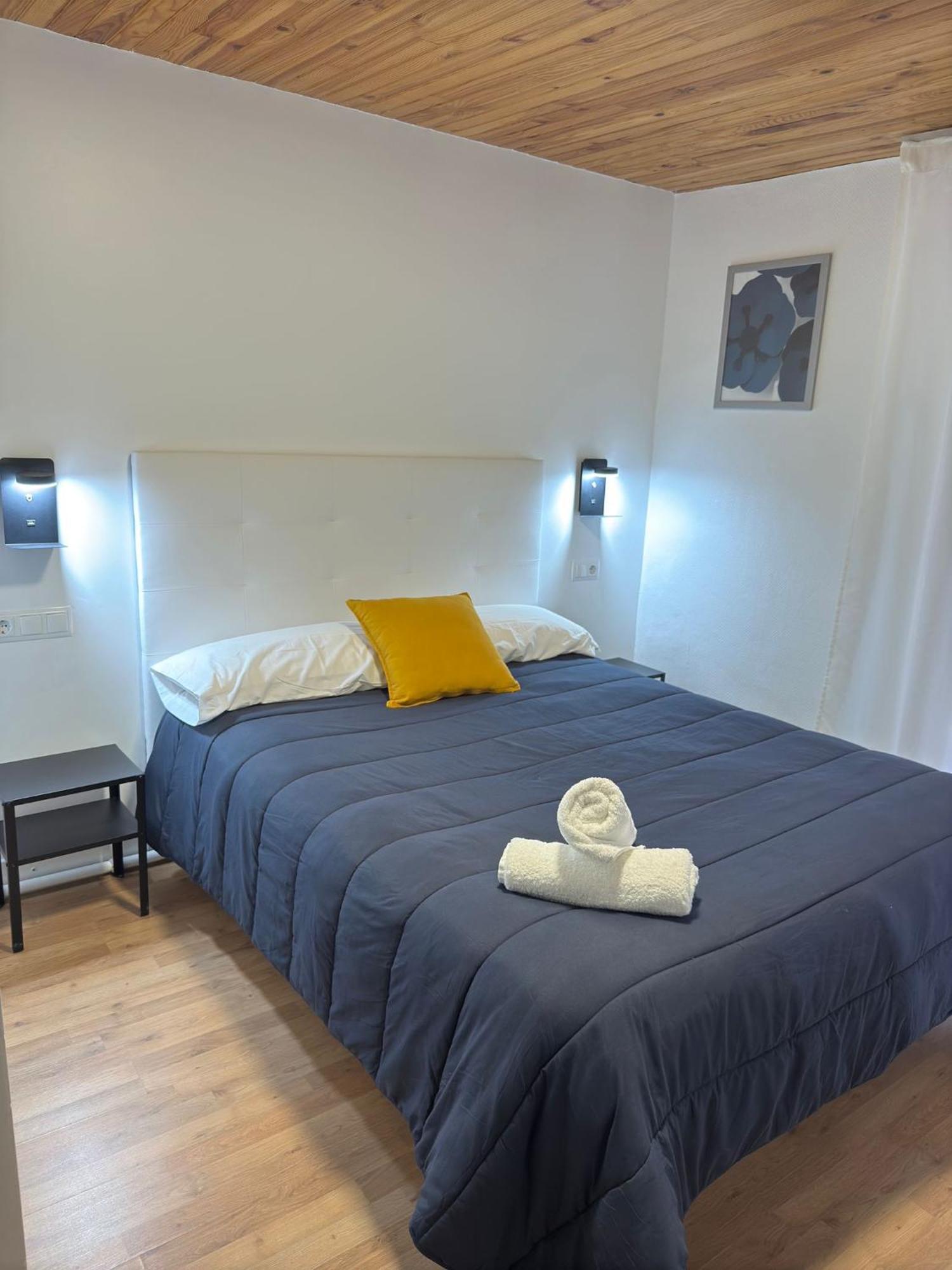 Hostal Ars Puigcerda Bagian luar foto